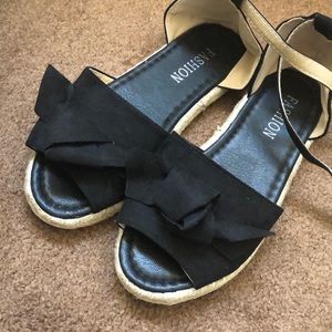 Black sandals size 9